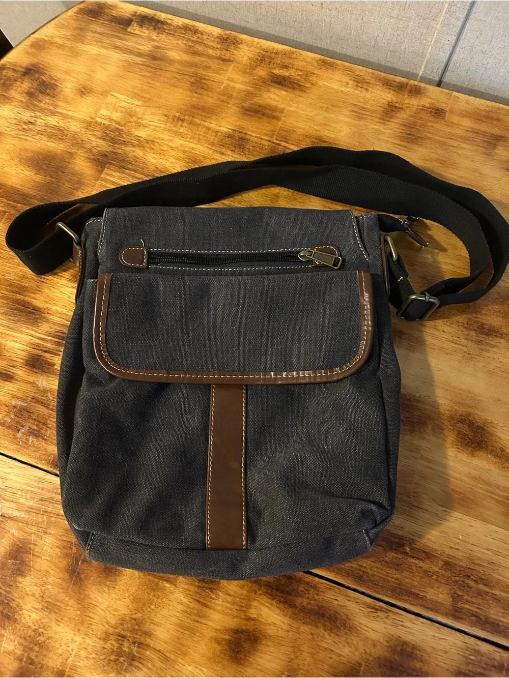 Cargo It Black Canvas Crossbody Bag
